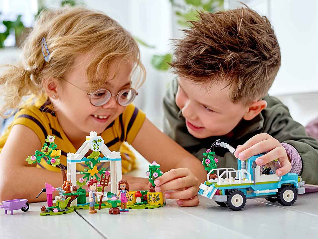 LEGO Friends 41702 Casa Galleggiante sul Canale, Giochi per Bambina e  Bambino dai 7 Anni in su con Giardino